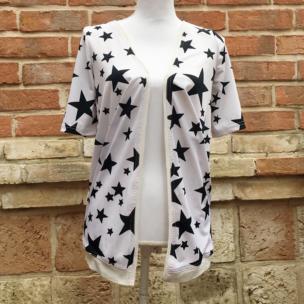 Short Sleeves Cardigan w/ Black Star patten